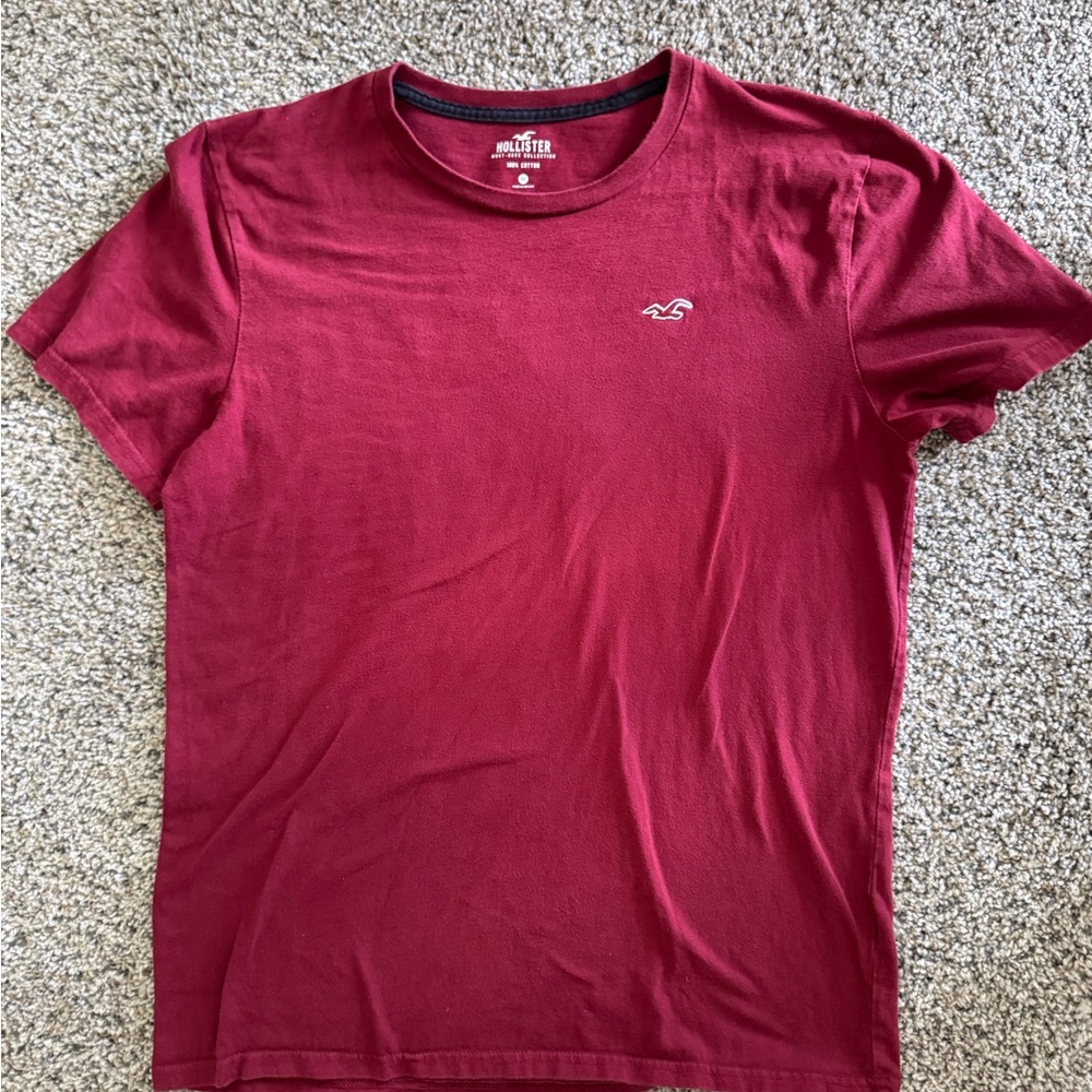 Hollister Men's Burgundy Short Sleeve Tee